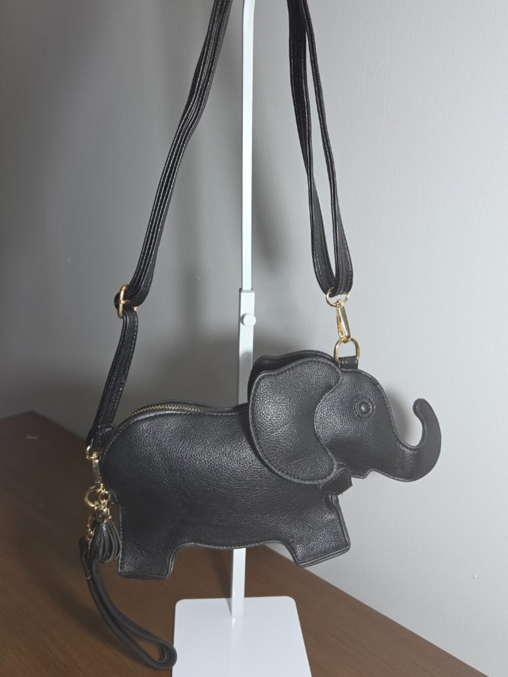 CUTE BLACK ELEPHANT SHAPE CROSSBODY BAG NOVELTY ANIMAL PURSE VEGAN LEATHER.